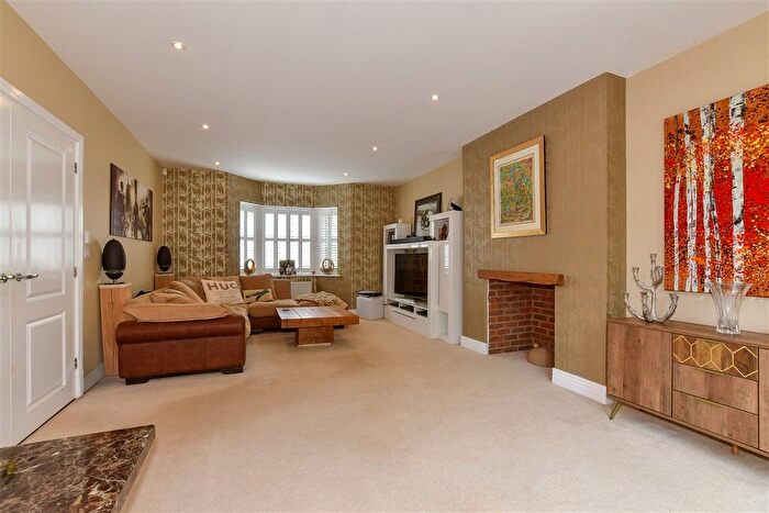 5 Bedroom Detached House For Sale In Bill Deedes Way, Aldington, Ashford, Kent, TN25