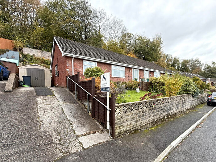 3 Bedroom Semi-Detached Bungalow For Sale In Hillcrest Avenue, Aberaman, Aberdare, CF44