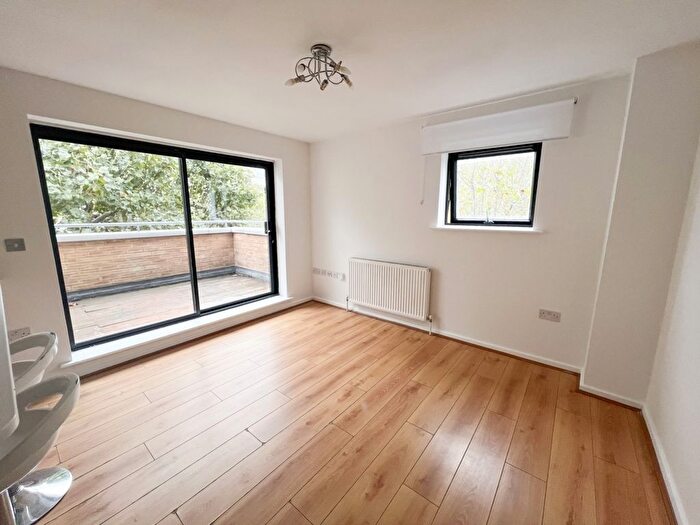 2 Bedroom Flat To Rent In Sherman House Aberfeldy Street, Poplar, London, E14