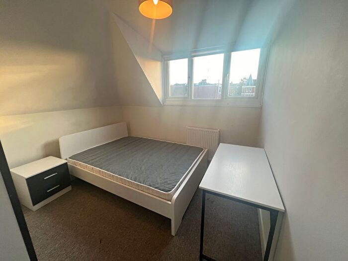 2 Bedroom Flat To Rent In Woodlands Park Road, London, N15