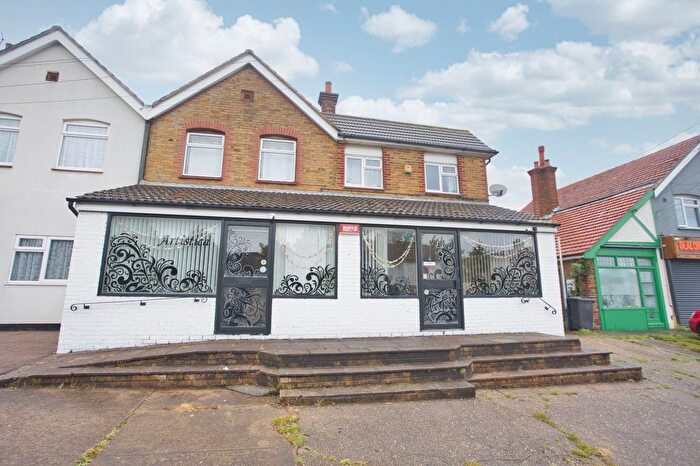 Semi-Detached House For Sale In Mill Hill, Deal, Kent, CT14