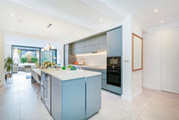 2 Bedroom Flat For Sale In Brondesbury Villas, Queens Park, NW6