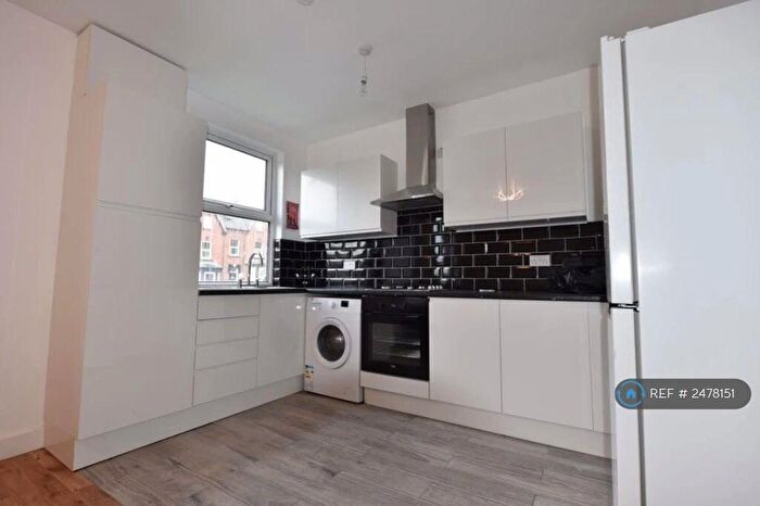 2 Bedroom Flat To Rent In Kelso Road, Leeds, LS2