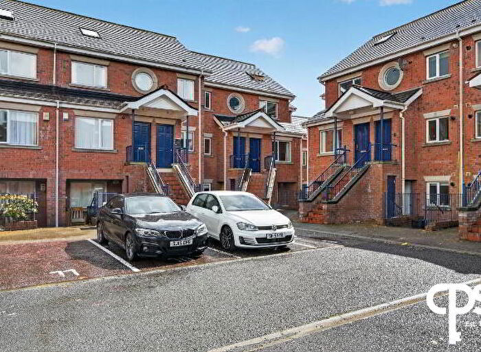 3 Bedroom Apartments For Sale In Fitzwilliam Square, Belfast, BT7