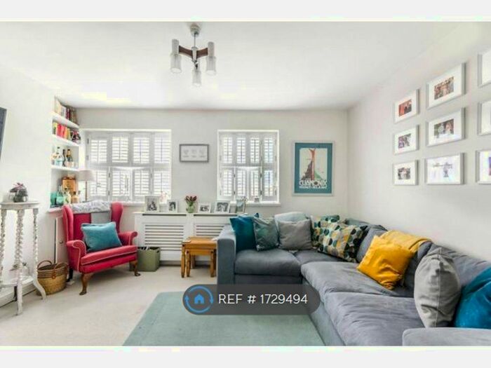 2 Bedroom Flat To Rent In Glazebrook Close, London, SE21