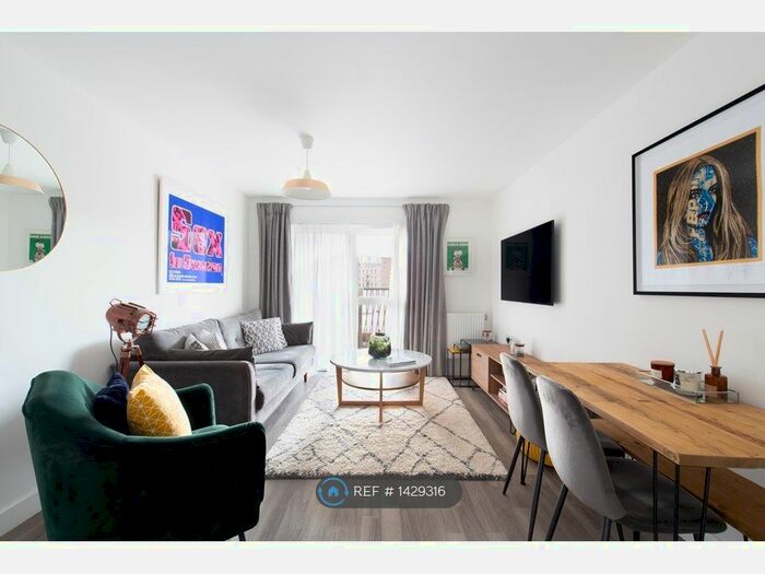 2 Bedroom Flat To Rent In Adenmore Road, London, SE6