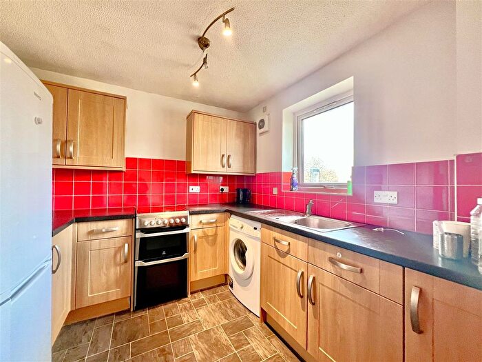 2 Bedroom Flat To Rent In Old Park Mews, Heston, Hounslow, TW5