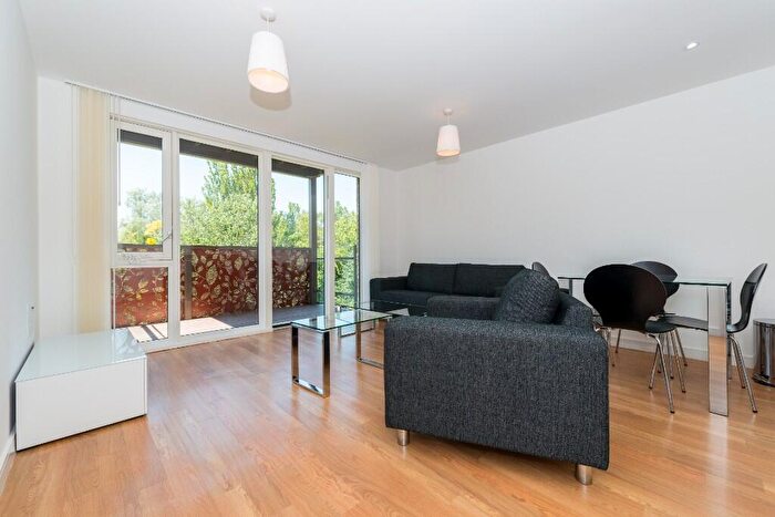 2 Bedroom Flat To Rent In Campion House, Blondin Way, London, [Mdh], SE16