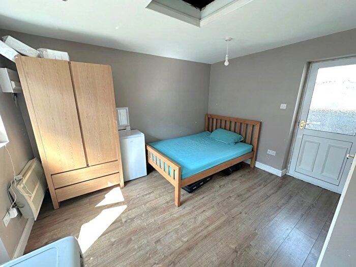 Studio To Rent In Trinity Road, Southall, Greater London, UB1
