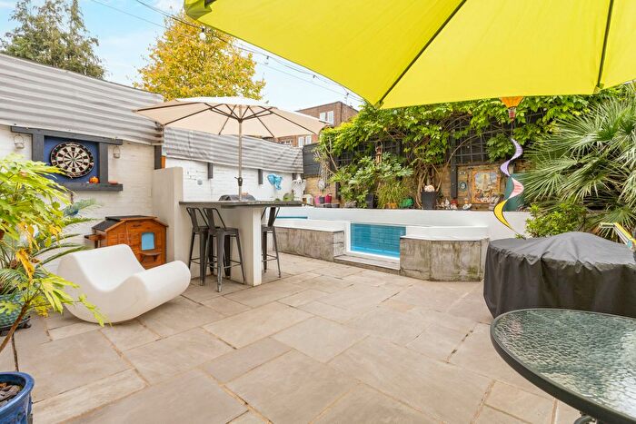 1 Bedroom Flat For Sale In Hilldrop Crescent, London, N7