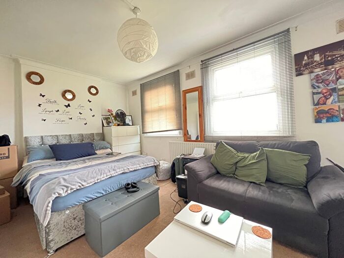 Studio To Rent In Anerley Park, London, SE20