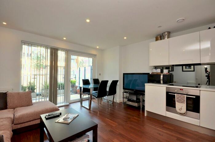 1 Bedroom Flat To Rent In Knights Tower, Deptford, London, SE8