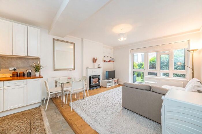 2 Bedroom Flat For Sale In Wiltshire Close, Chelsea, SW3