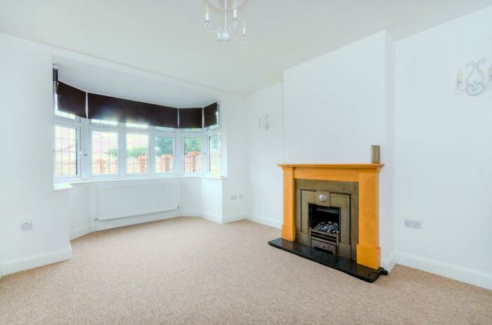 3 Bedroom House To Rent In Stokes Road, Shirley, Croydon, CR0