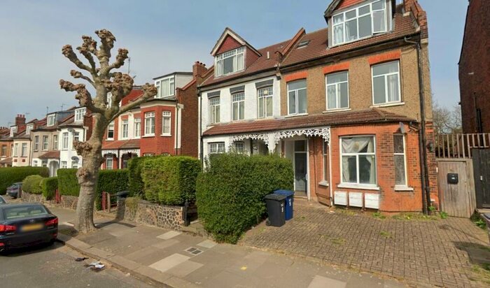 2 Bedroom Apartment To Rent In Dollis Park, Finchley, N3