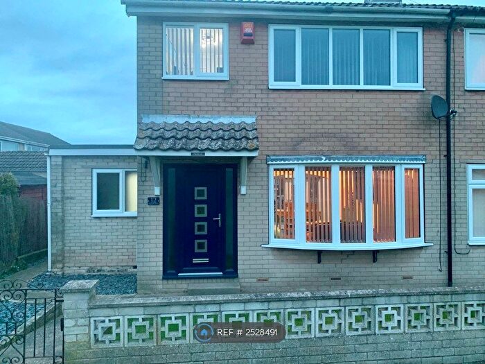3 Bedroom Semi-Detached House To Rent In Manor Walk, Doncaster, DN11