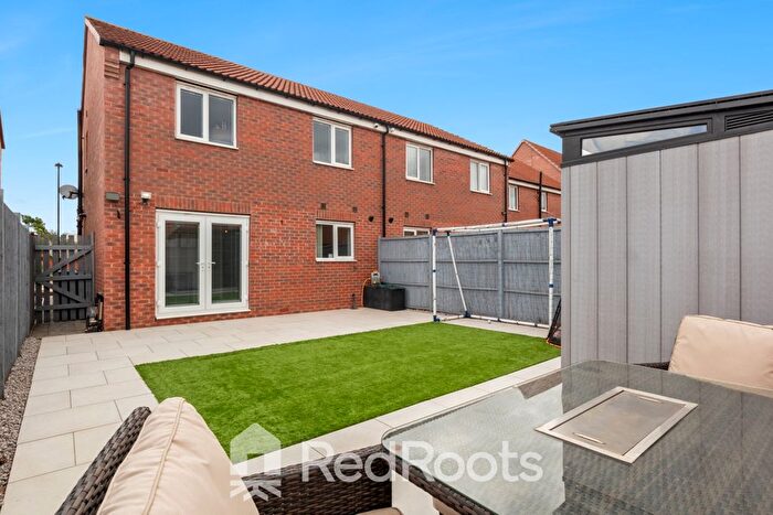 3 Bedroom Semi-detached House For Sale In Dominion Road, Doncaster, South Yorkshire, DN5