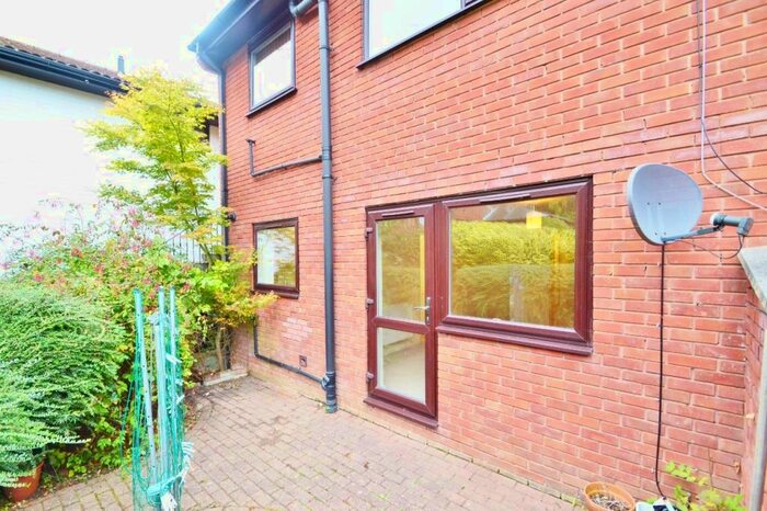 1 Bedroom Flat To Rent In Corfe Mullen, BH21