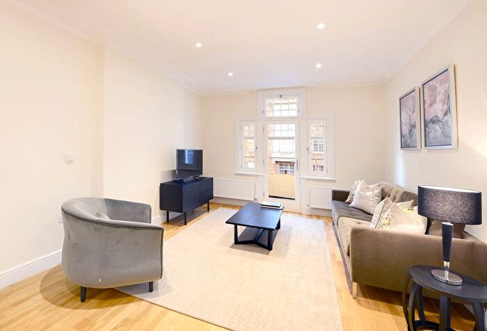 3 Bedroom Flat To Rent In Hamlet Gardens, Ravenscourt Park, London, W6