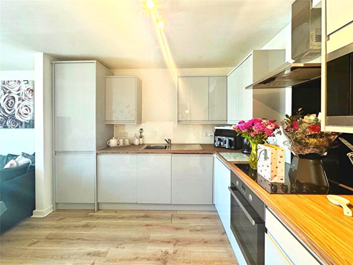 3 Bedroom Flat To Rent In Newton Road, Faversham, Kent, ME13