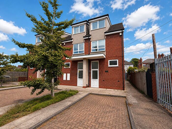 2 Bedroom End Terrace House For Sale In Willingham Street, Grimsby, Lincolnshire, DN32