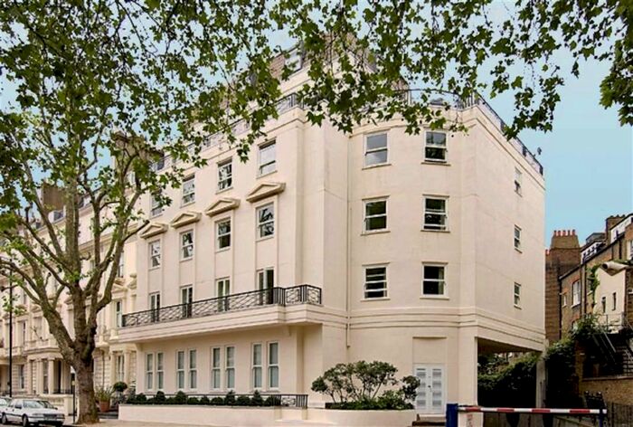 3 Bedroom Flat To Rent In Randolph Avenue, Little Venice, London, W9