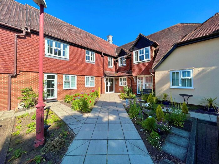 1 Bedroom Flat For Sale In School Lane, Seal, Sevenoaks, Kent, TN15