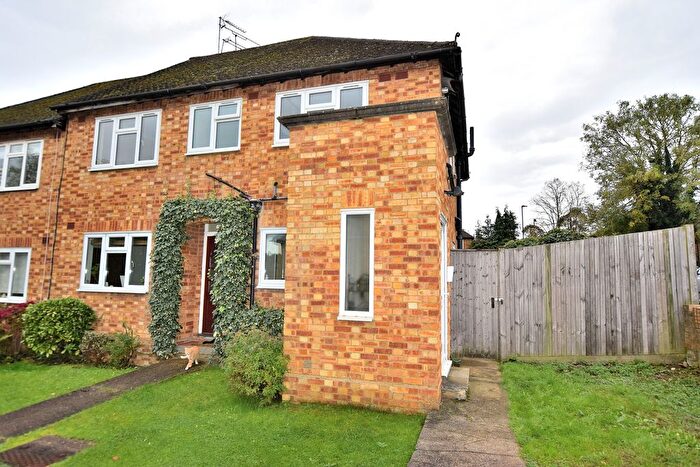 2 Bedroom Maisonette To Rent In Gladeside, London, N21