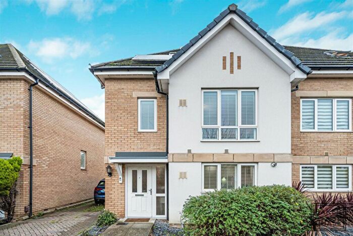 4 Bedroom Semi Detached House For Sale In Drapers Road, Enfield, EN2