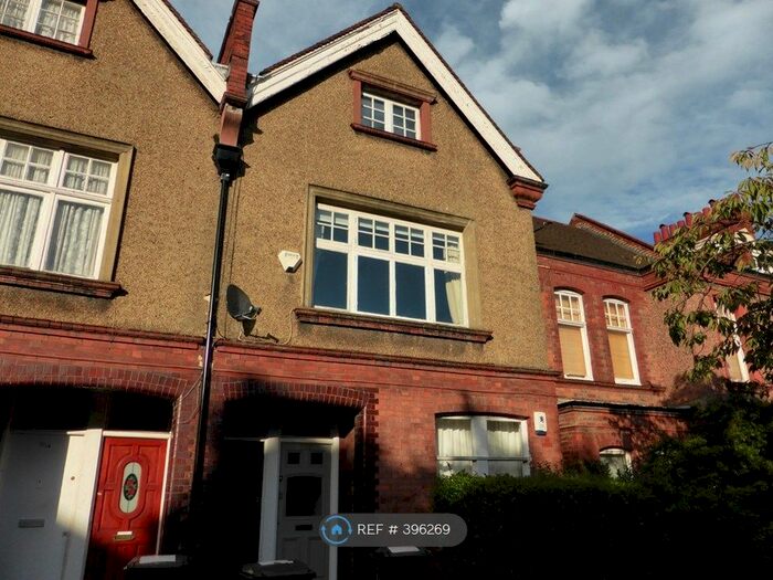 3 Bedroom Flat To Rent In Barcombe Avenue, London SW2