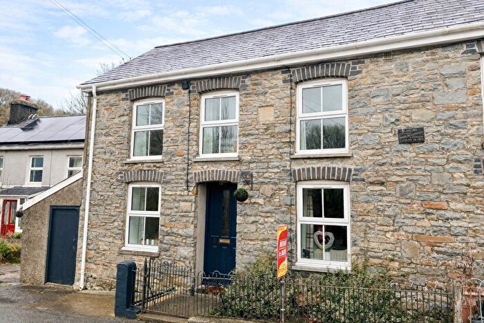 2 Bedroom Semi Detached House For Sale In Cwrtnewydd, Llanybydder, SA40
