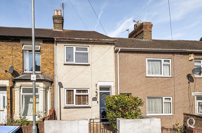 3 Bedroom Terraced House For Sale In Cowper Road, Sittingbourne, Kent, ME10