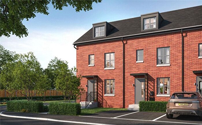 4 Bedroom End Terrace House For Sale In Ropemakers Way, Heywood, Greater Manchester, OL10