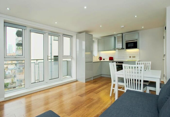 2 Bedroom Flat To Rent In Flat Signal House, Great Suffolk Street, London, SE1