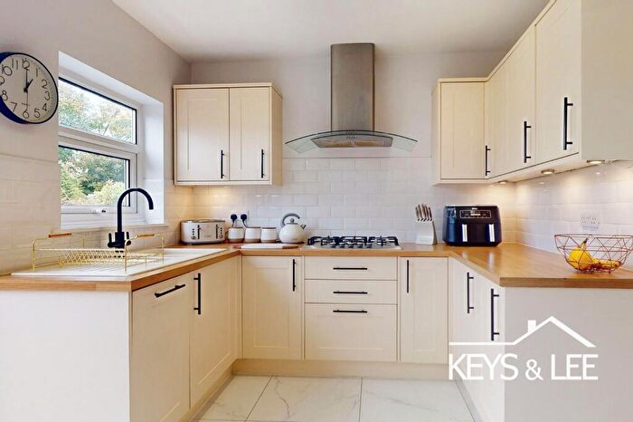 5 Bedroom Semi-Detached House For Sale In Dunster Close, Romford, RM5