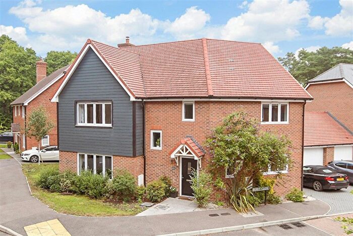 4 Bedroom Detached House For Sale In Berry Close, Copthorne, Crawley, West Sussex, RH10