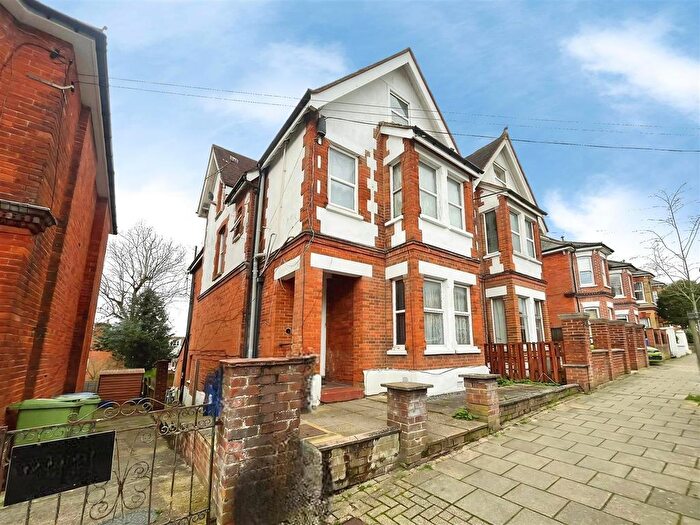 9 Bedroom Semi-Detached House For Sale In Cargate Avenue, Aldershot, GU11