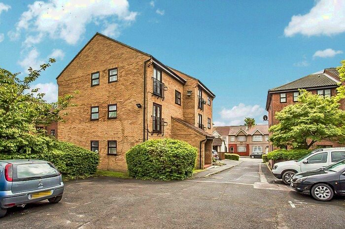 2 Bedroom Apartment To Rent In Shafter Road, Dagenham, Essex, RM10