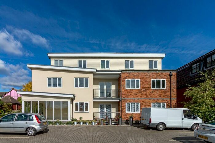 2 Bedroom Apartment To Rent In Hawthorne House, Rayleigh Road, SS9