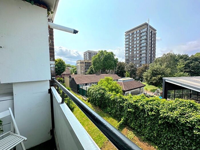 3 Bedroom Terraced House To Rent In Old Market Square, London, E2