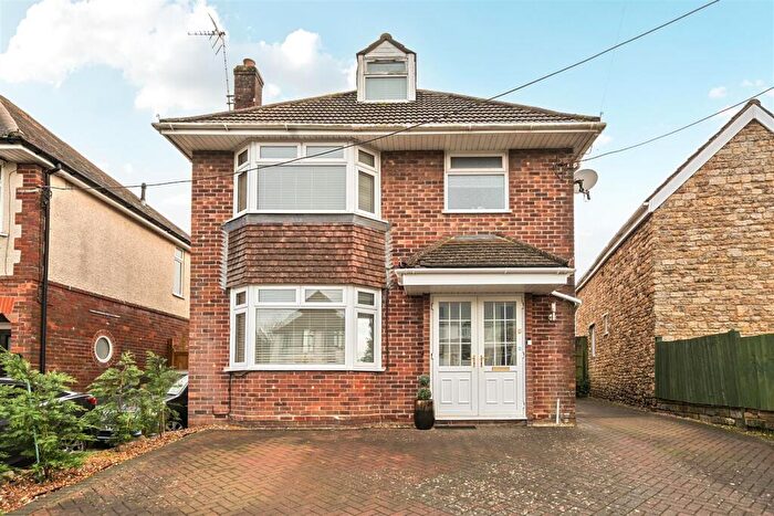 3 Bedroom Detached House For Sale In Mudford Road, Yeovil, BA21