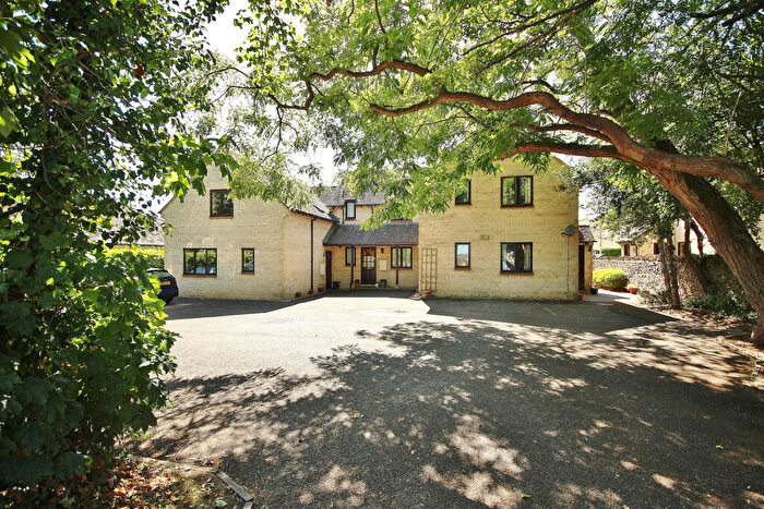 1 Bedroom Apartment For Sale In Burford Road, Carterton, OX18