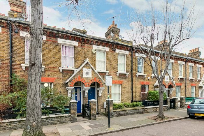 2 Bedroom House To Rent In Kingsley Street, London, SW11
