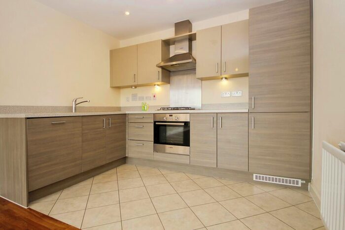 2 Bedroom Flat To Rent In Royal Gallery - Kingston, KT2
