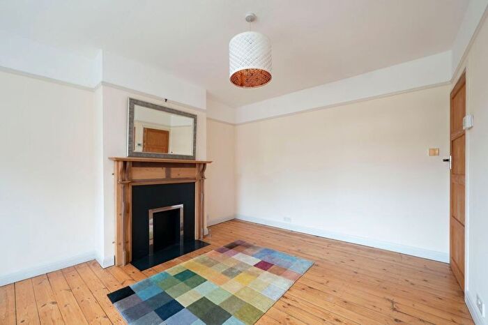 2 Bedroom Maisonette To Rent In Richmond Road, Raynes Park, SW20