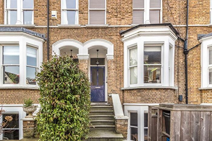 1 Bedroom Flat To Rent In Halford Road, Richmond, TW10