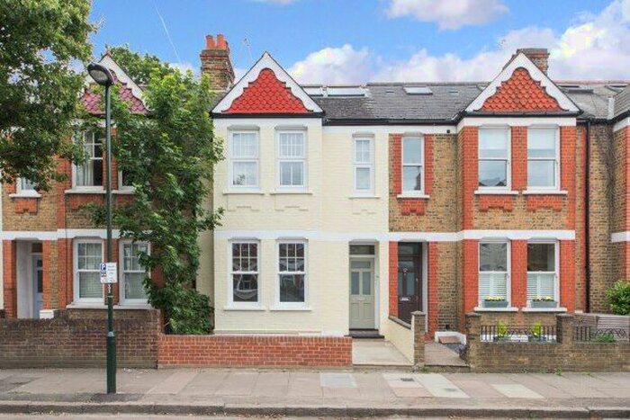 2 Bedroom Flat To Rent In Dancer Road, Richmond TW9