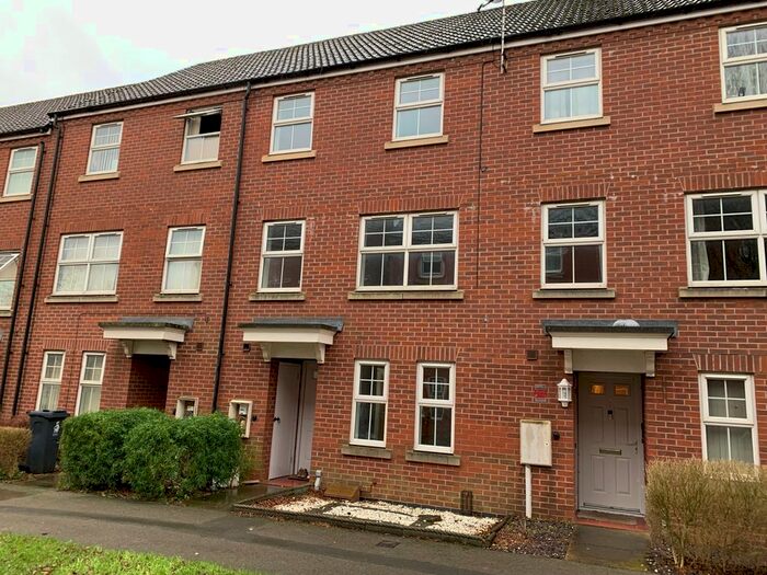 4 Bedroom Town House To Rent In Greenlawn Walk, Leicester, LE4