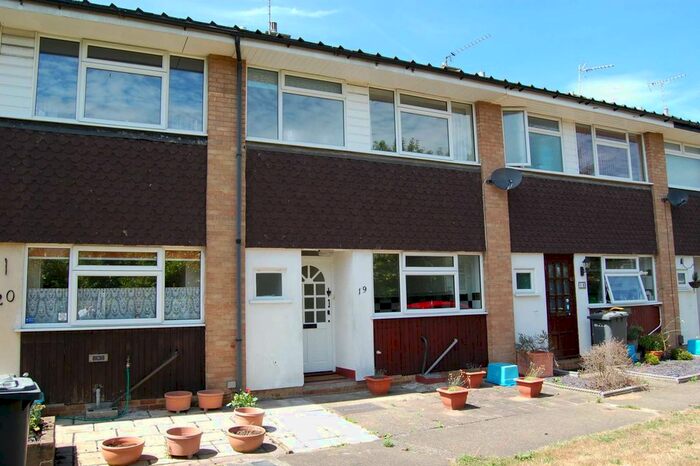 3 Bedroom Property To Rent In Burn Close, Addlestone, KT15