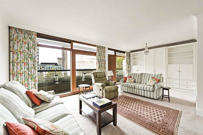1 Bedroom Flat For Sale In Andrewes House, Barbican, London, EC2Y